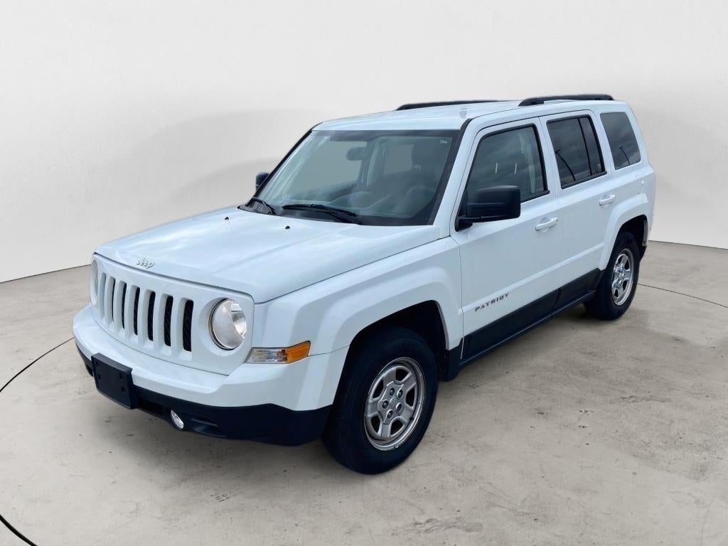 2017 Jeep Patriot Sport FWD in Bright White Clearcoat — front three-quarter view